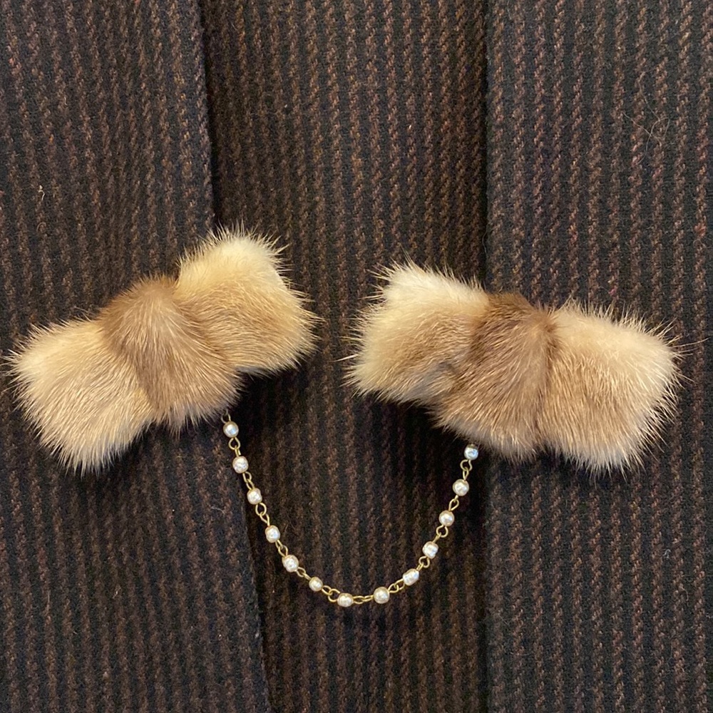 BOW Mink fur sweater clip. ANTIQUE VINTAGE
